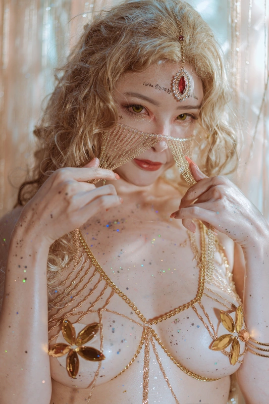 金发舞娘 - 秋和柯基